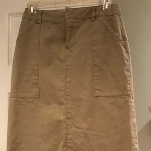 Casual cute khaki skirt.